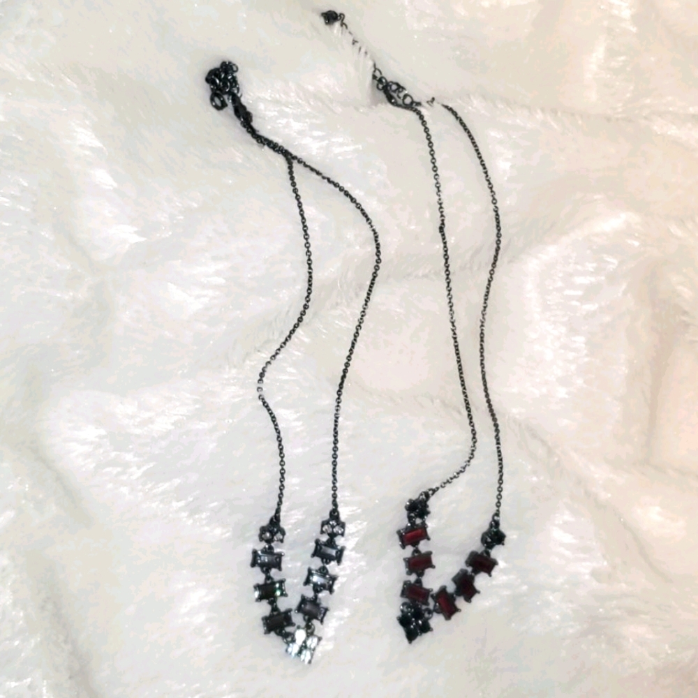 2 Women's Necklaces Black/Red Stones - Picture 3 of 3